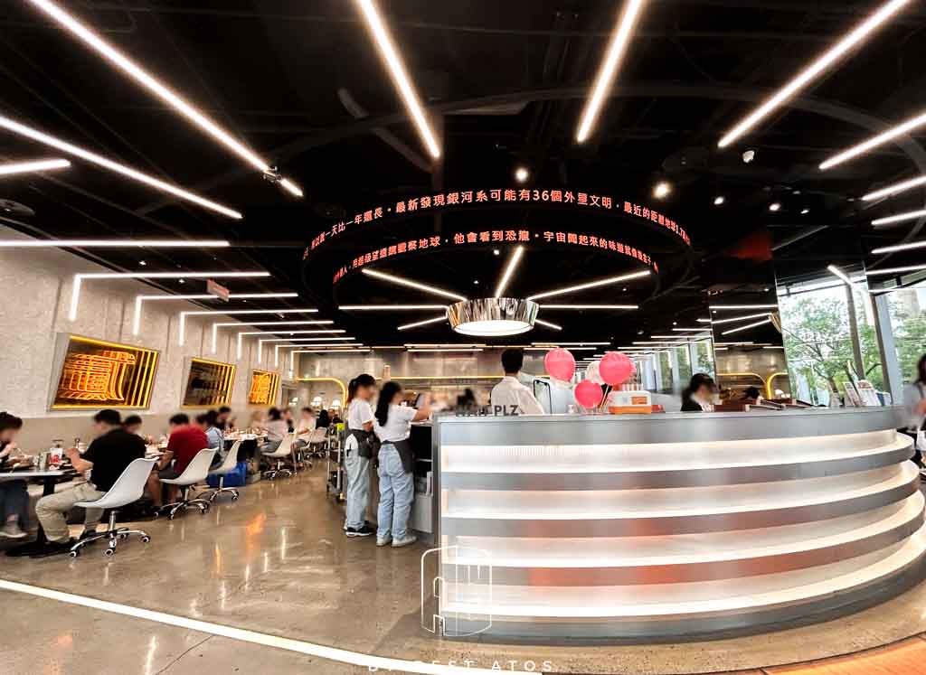 貳樓餐廳板橋府中店－宇宙未來風與美味早午餐完美融合：內裝