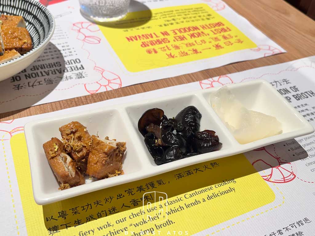 樂蝦拉麵|濃郁蝦湯 x 招牌雞湯,一碗熱騰騰的海陸饗宴 樂蝦拉麵|套餐小菜